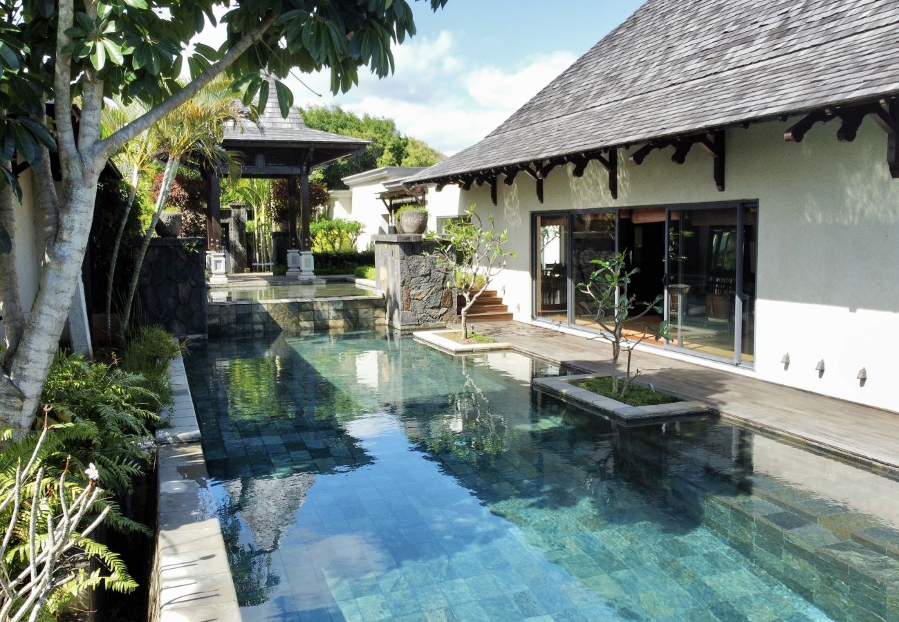 Villa in Beau Champ - Villa Élégance du Sud - Piscine et Jardin