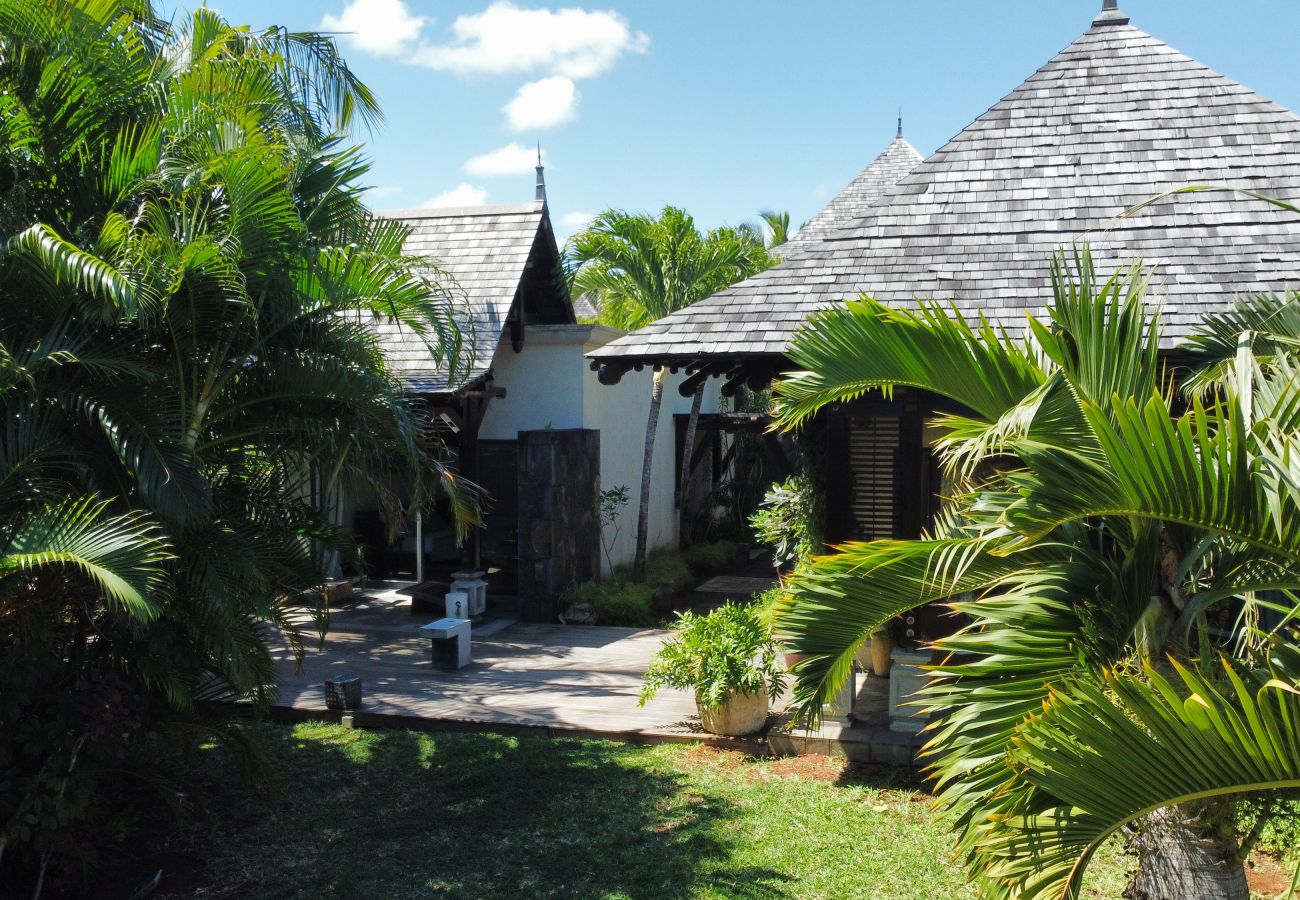 Villa in Beau Champ - Villa Élégance du Sud - Piscine et Jardin