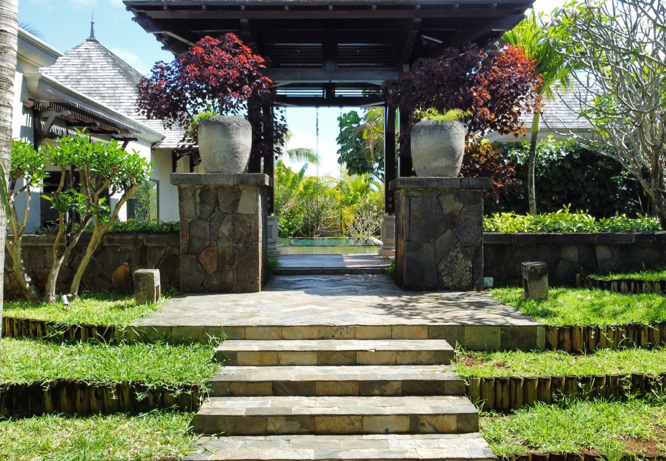 Villa in Beau Champ - Villa Élégance du Sud - Piscine et Jardin